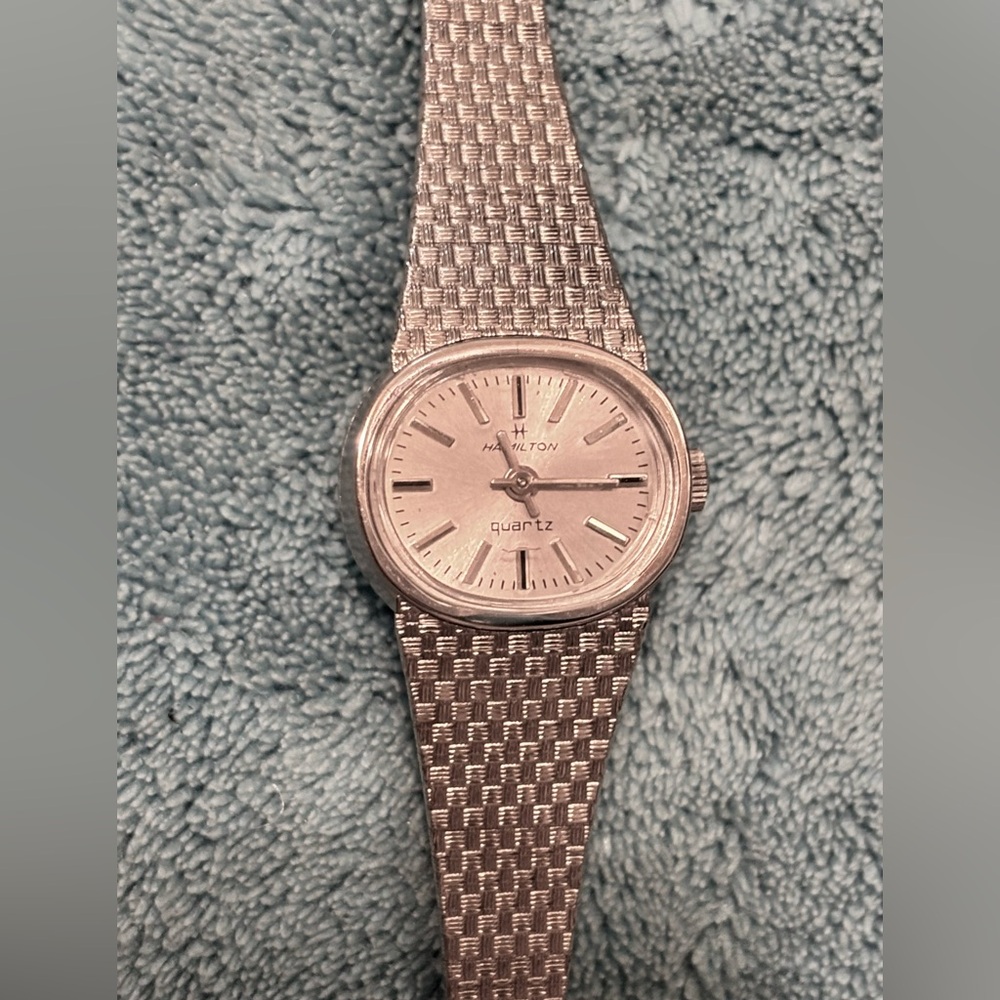 Vintage Hamilton Women's Silver Mesh Watch .
For PARTS or REPAIR.ONLY. - Picture 4 of 4